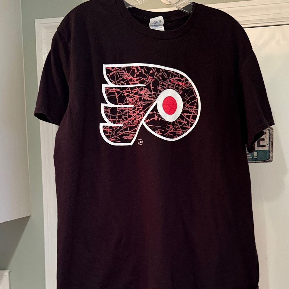 Philadelphia Flyers T-shirt - EUC - Size XL